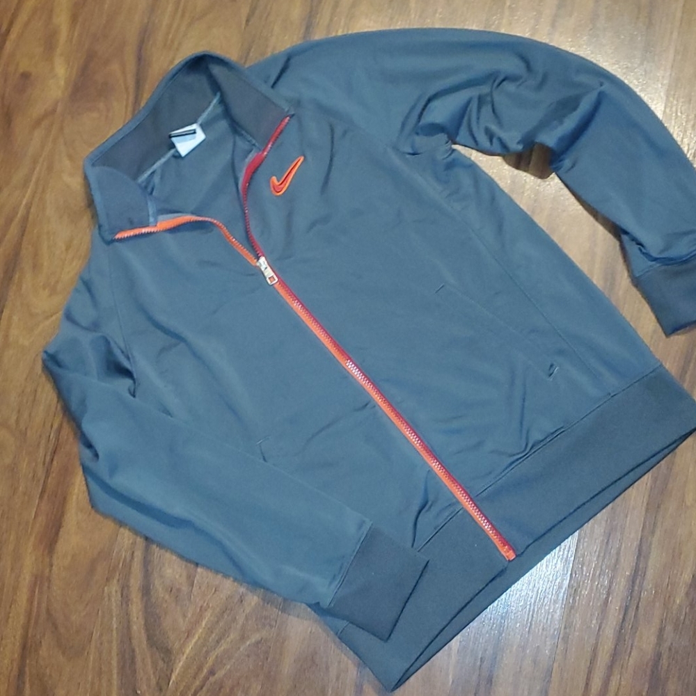 Boy's Nike zip up size XL